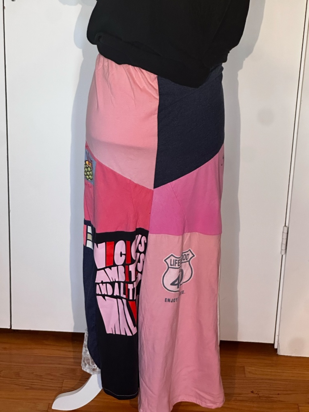 "Pretty In Pink" ~ Upcycled T-Shirt, Linen and Lace themed skirt - Picture 5 of 8